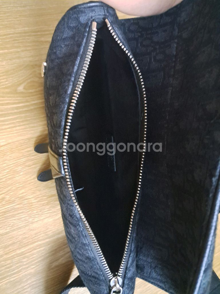 디올 오블리크 새들백 블랙--4