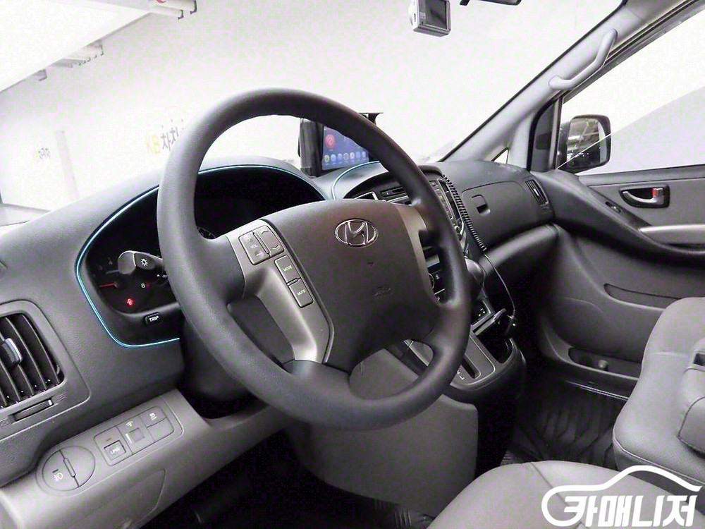 [현대]더 뉴 그랜드 스타렉스 2WD 밴 3인승 LPi 이미지