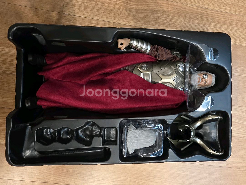 핫토이 오딘 단품, 왕좌--1