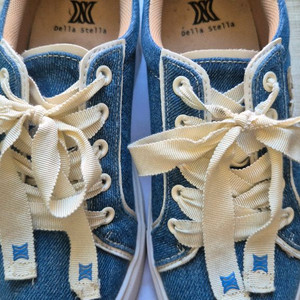 릴리제님 스니커즈