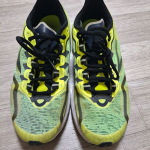 휠라 운동화 250싸이즈입니다