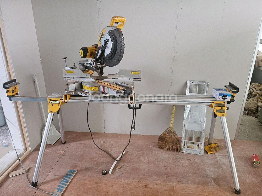 디월트 12인치 슬라이딩 각도기--1