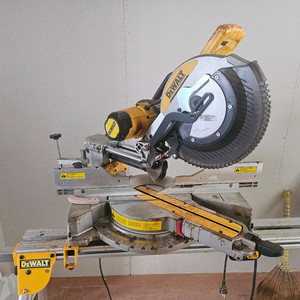 디월트 12인치 슬라이딩 각도기