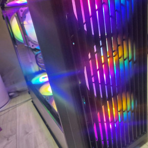 9600X RTX5070게이밍 컴퓨터 팝니다.