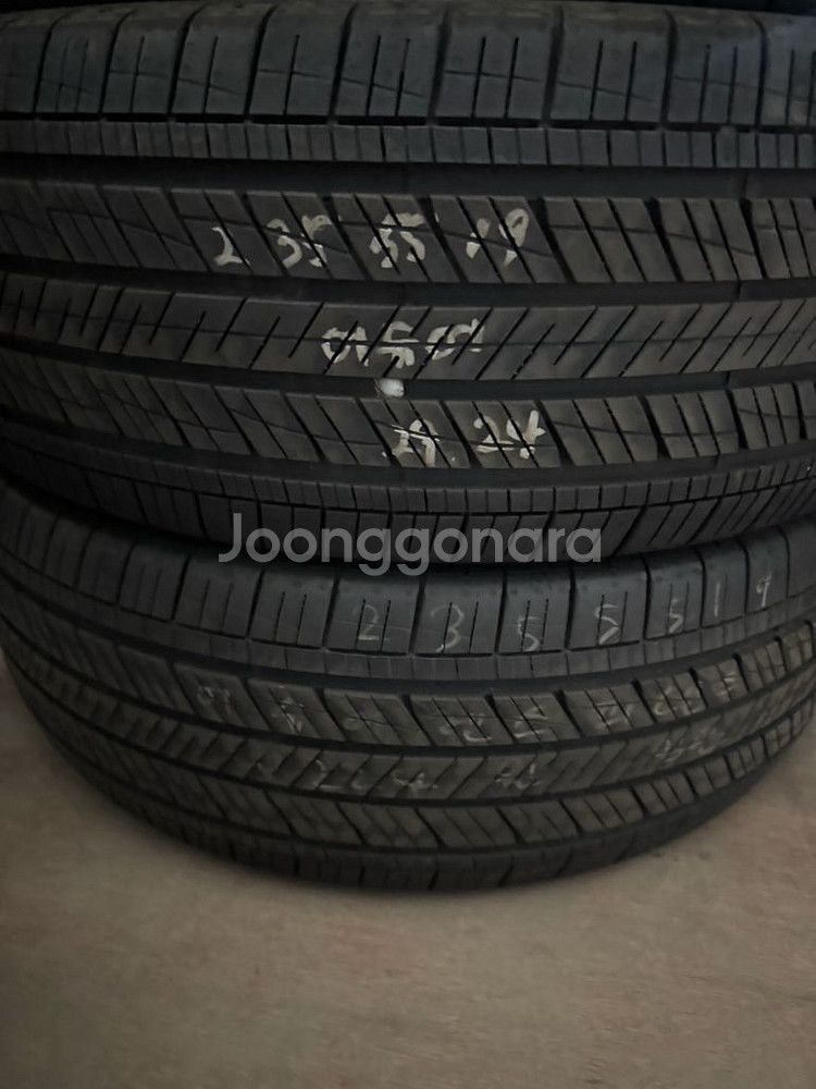 235/55/19 어슈어렌스피넨스(80프로)(2개)--0