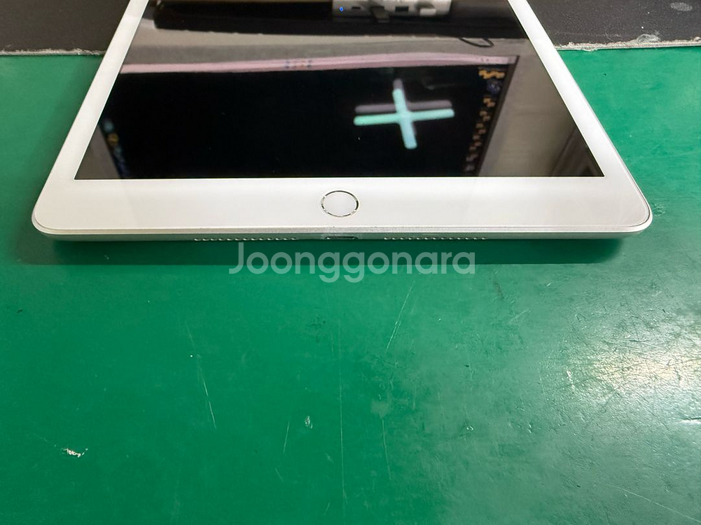 아이패드 8세대 wifi 128GB 실버(배터리불량)--3