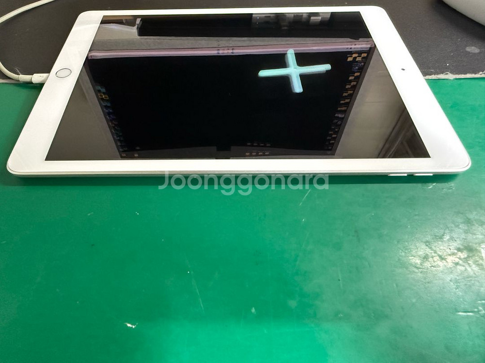 아이패드 8세대 wifi 128GB 실버(배터리불량)--10