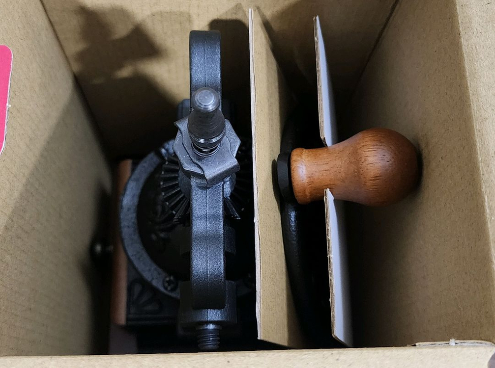 대만 미사용 무쇠 커피그라인더. 이미지