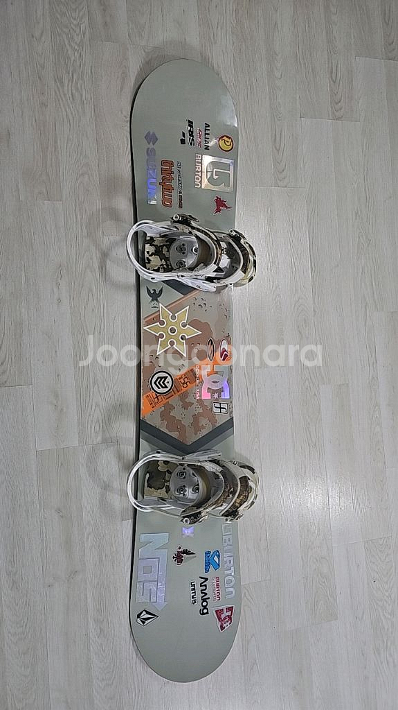 스노우보드 155cm 팝니다 원하시는 가격문자주세요--0