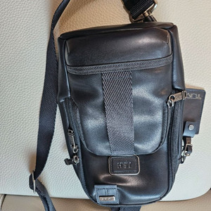 투미 피페 가죽 슬링백 TUMI Fife