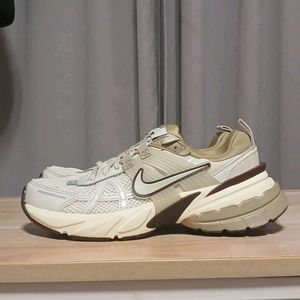 나이키 우먼 V2K RUN 운동화 225사이즈 새제품