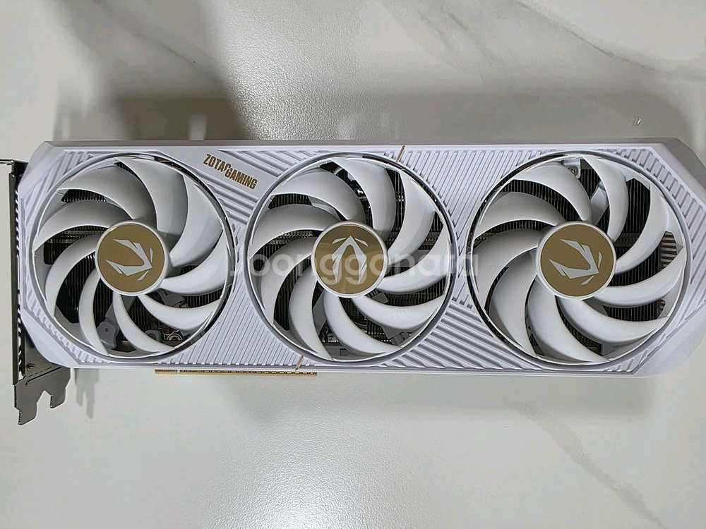 zotac RTX 5070 AMP white 팝니다.--1