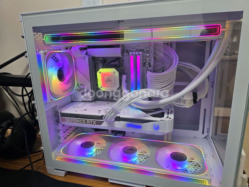 zotac RTX 5070 AMP white 팝니다.--3