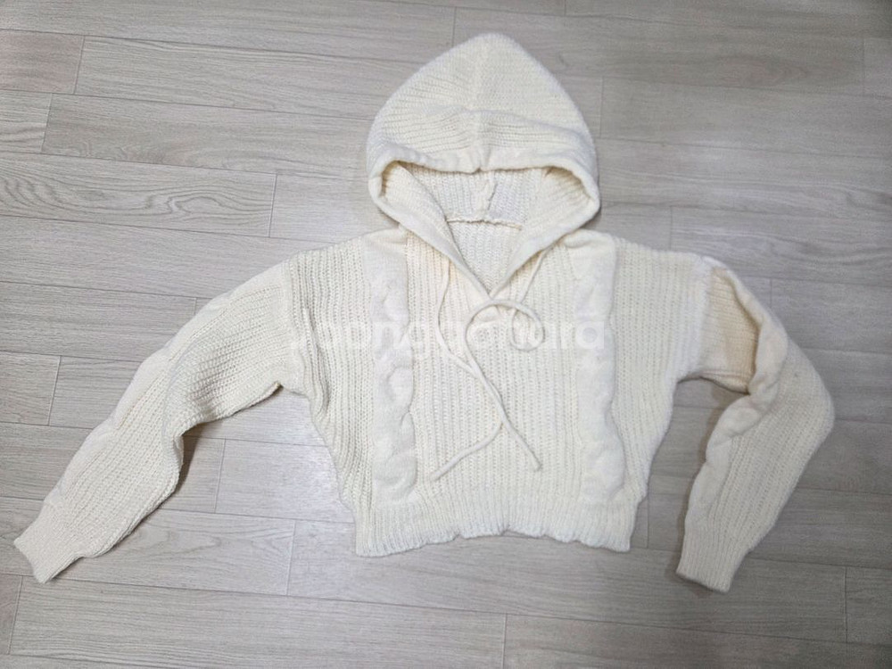 새상품 여성 크롭 후드꽈배기니트 2벌--1