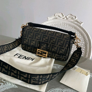 펜디 바게트백 미듐(정품)