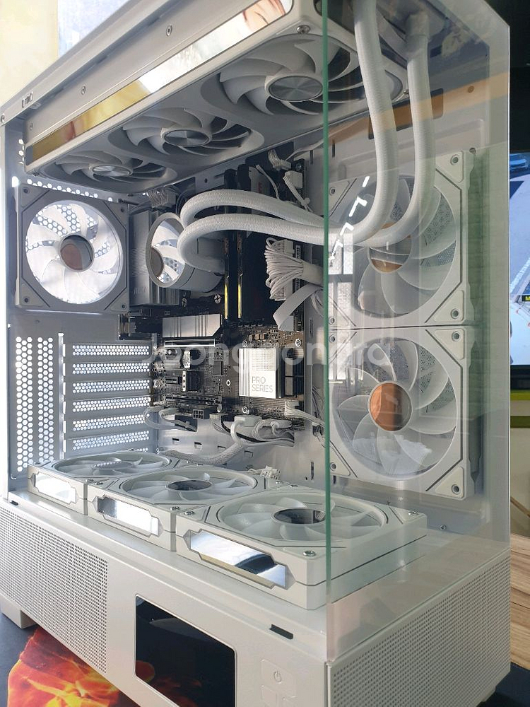 반본체 ) 미사용 게이밍 컴퓨터 9800X3D PC--2