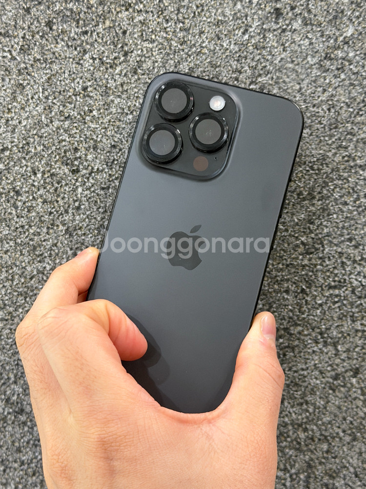 아이폰 15 pro 블랙 티타늄 128GB 판매합니다--0