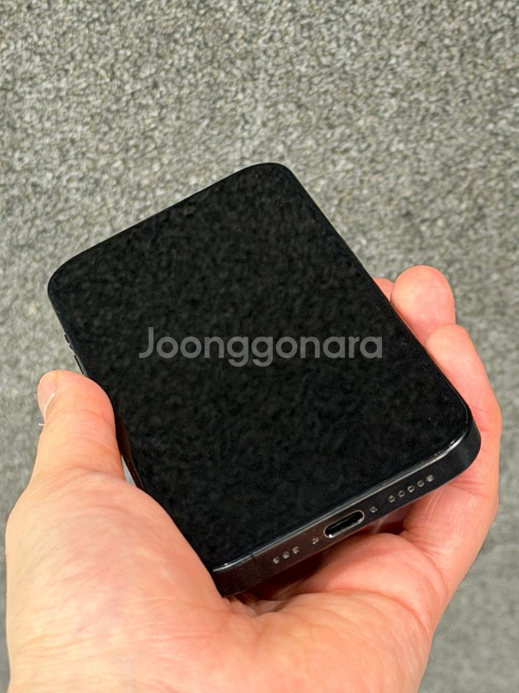 아이폰 15 pro 블랙 티타늄 128GB 판매합니다--1