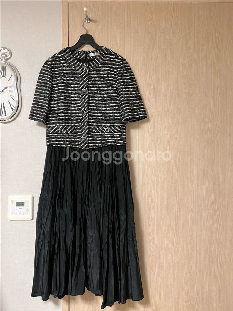 21 한섬 SJSJ 트위드 플리츠 배색 롱원피스 니트--3