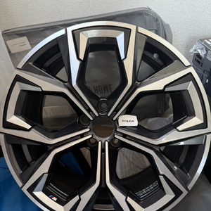 bmw i4 앞 휠 1P 팝니다