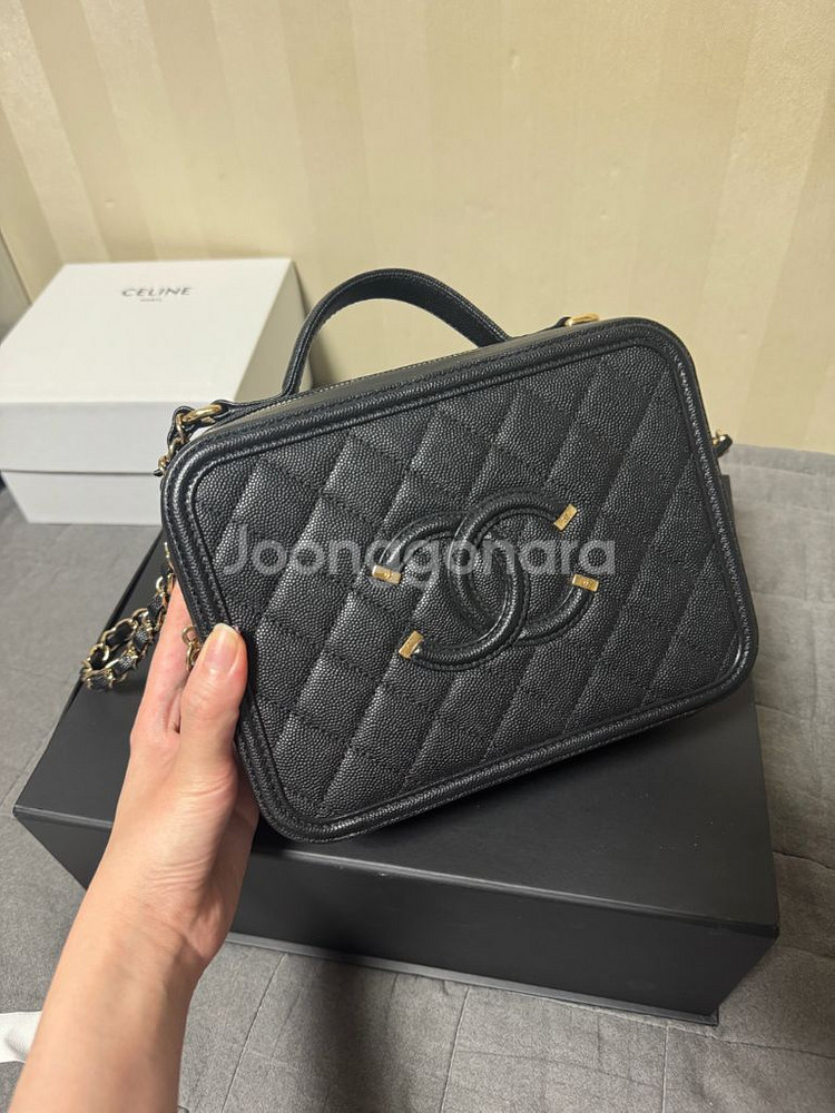 샤넬 코스메틱백 미듐 캐비어 28번대--1