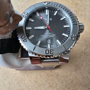 오리스(oris) 애커스 aquis 릴리프 43.5