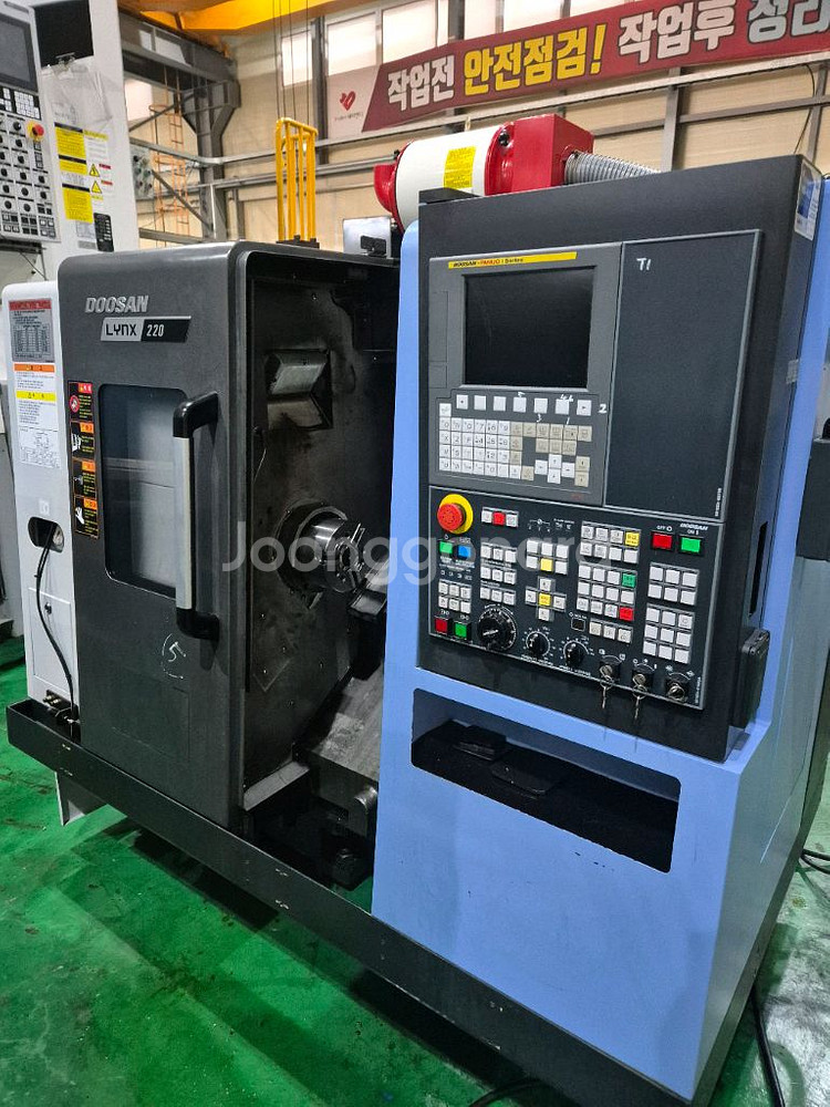 중고 CNC 6인치 두산 LYNX220ANT 2017--0