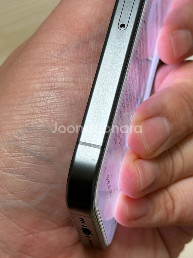 아이폰 15프로 256 블랙 팝니다.--3