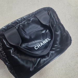 정품 샤넬뷰티 패딩 파우치