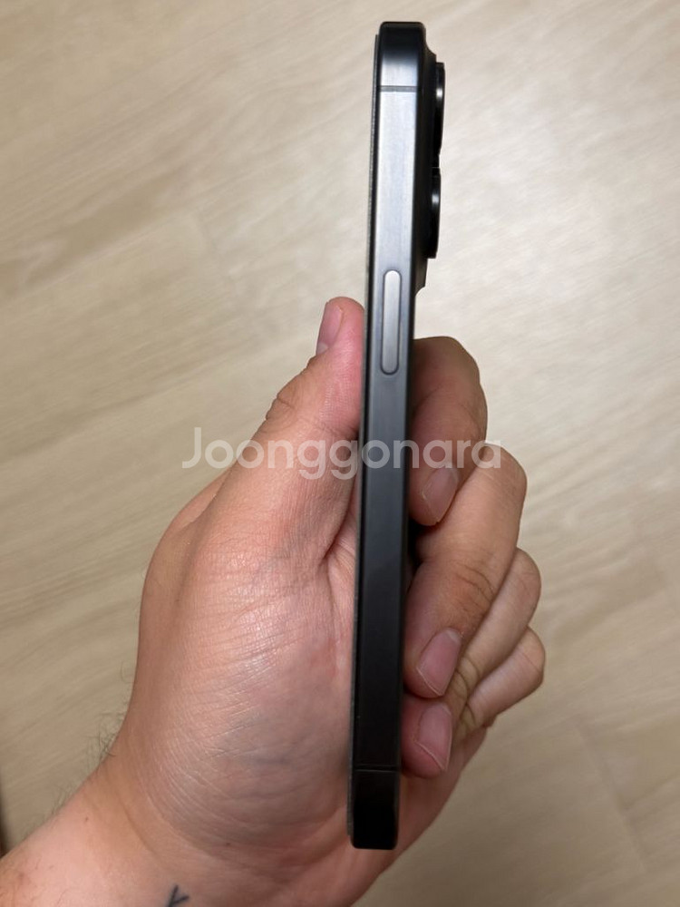 아이폰 15프로 256 블랙 팝니다.--8