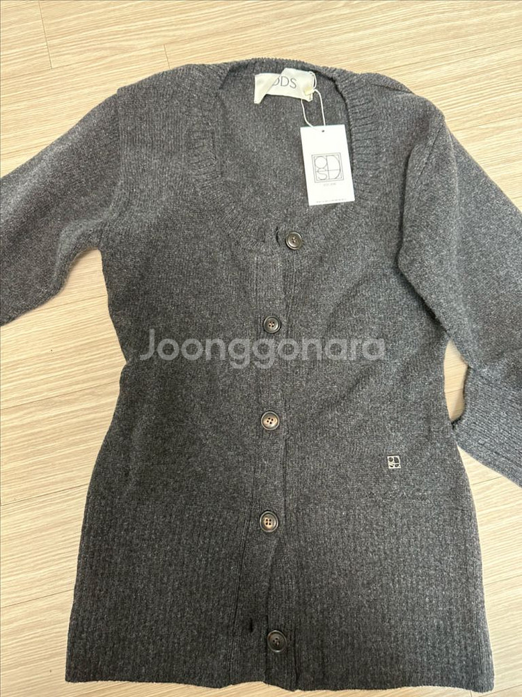 오디에스 LINE WOOL CARDIGAN 차콜--3