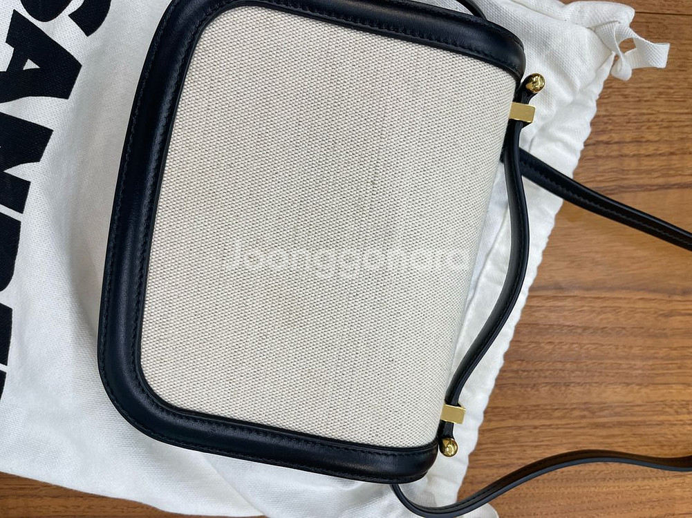 질샌더 크로스백--1