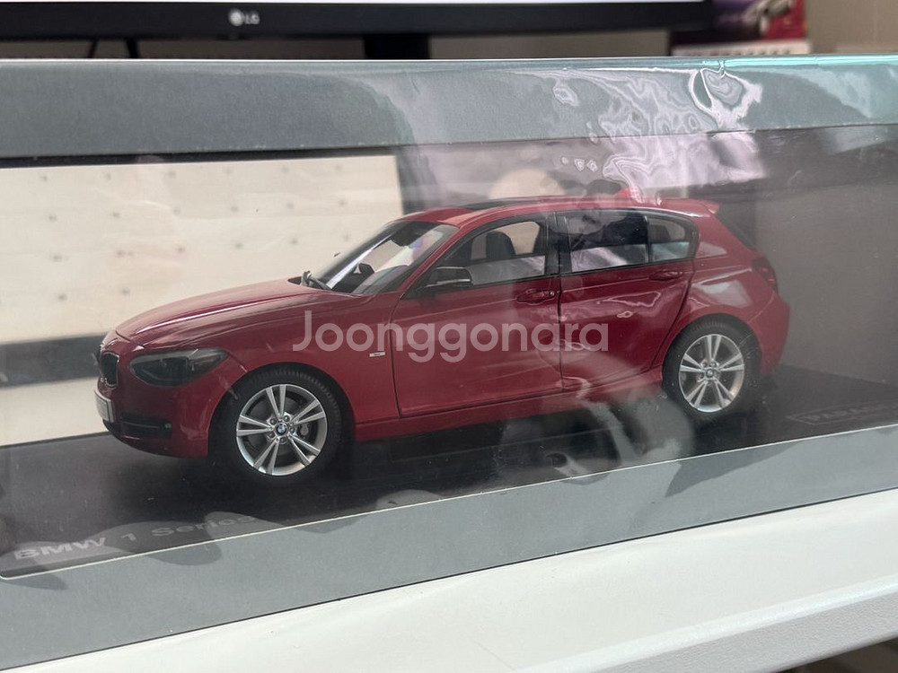 BMW 1시리즈 (F20) 다이캐스트 1:18--0