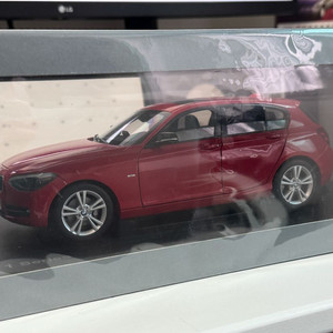 BMW 1시리즈 (F20) 다이캐스트 1:18