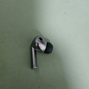 버즈3프로 실버 왼쪽