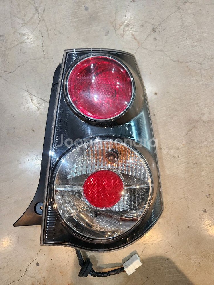 뉴모닝 스페셜 후미등 한세트--2