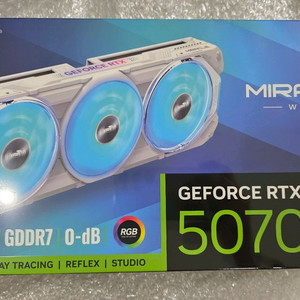 이엠텍 지포스 RTX 5070 미라클 화이트 미개봉