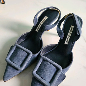 마놀로블라닉 메이세일 슬링백 37