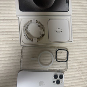 아이폰 15프로맥스 512 화이트 팝니다