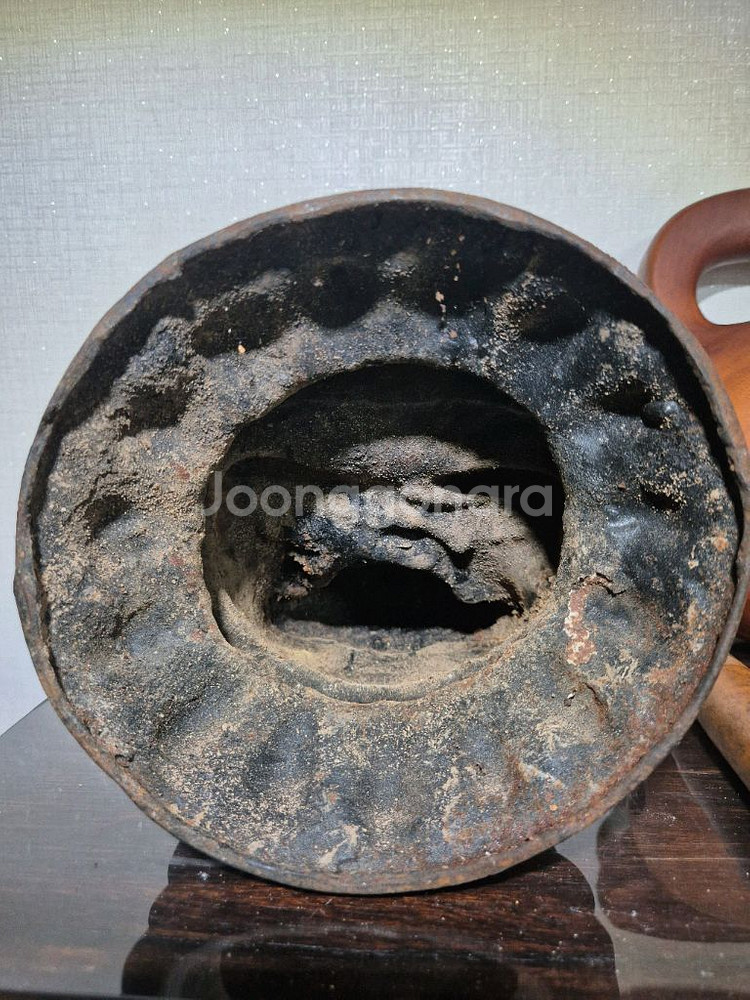 철로 만들어진 개금불상--6