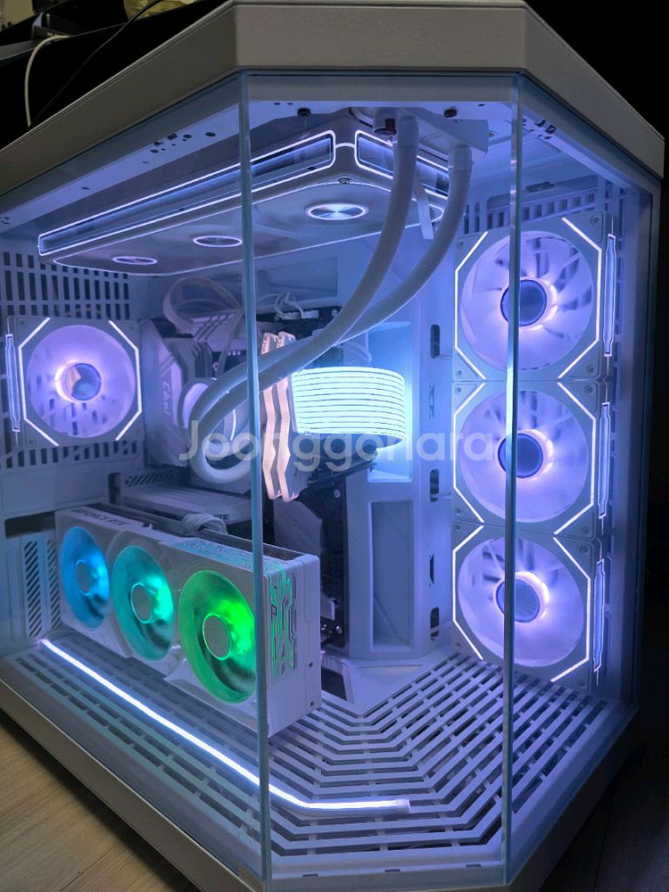라이젠7 9800X3D RTX5080 화이트PC 신품--0