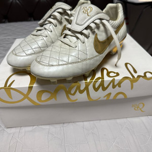 나이키 티엠포 호나우지뉴 한정판