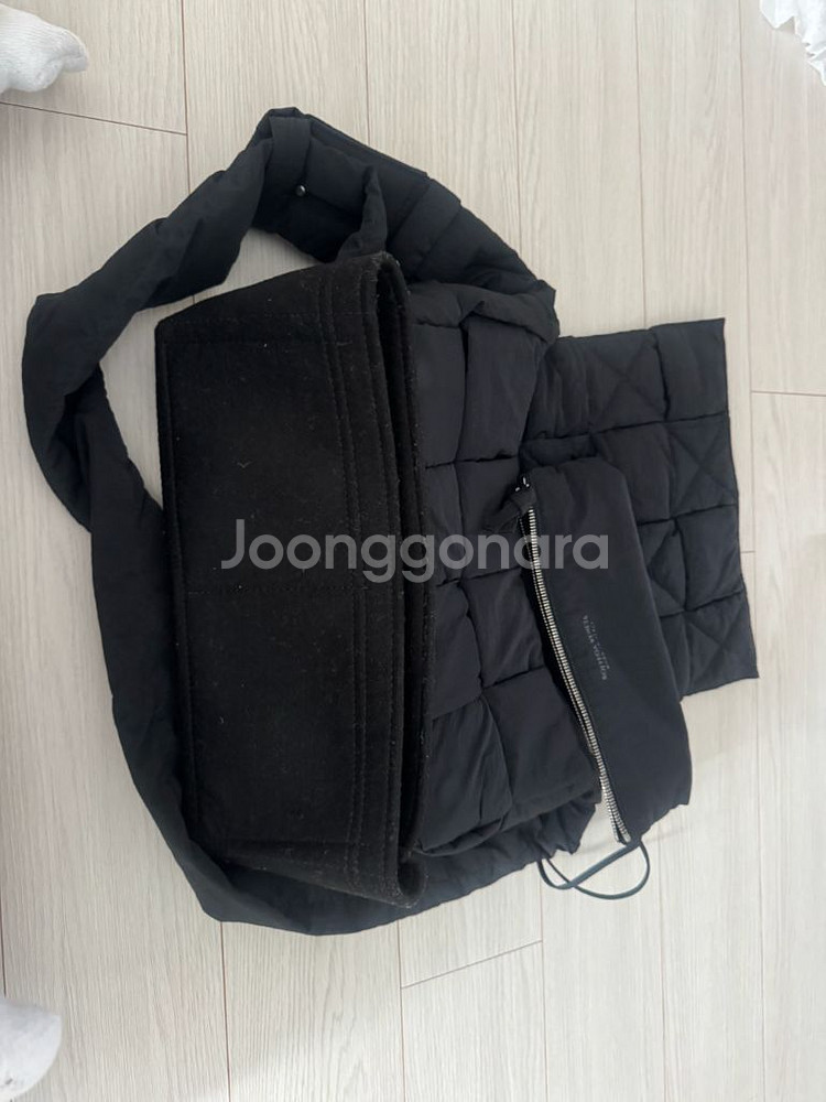 보테가베네타 패딩 카세트백--1