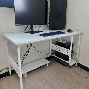 1200 화이트 컴퓨터 책상 판매합니다!