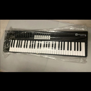 Novation Launchkey 61 Mk3미디키보드