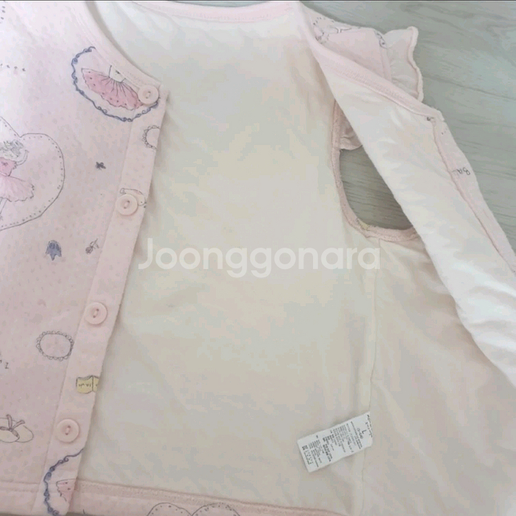 여아 3-4세 실내 보온 조끼. 및 기타.5천원.--1