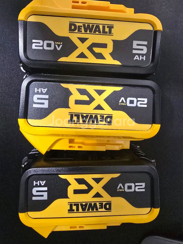 디월트 충전 배터리 DCB184 20V 5A--1