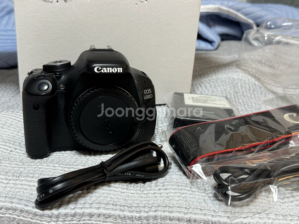 캐논 EOS600D 렌즈 미포함 팝니다 새거--0