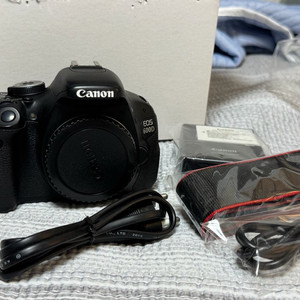 캐논 EOS600D 렌즈 미포함 팝니다 새거