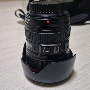 캐논 24-105mm f4 L 표준 줌렌즈입니다.